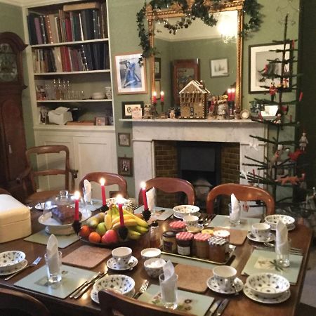 ドーキング The Waltons Bed & Breakfast エクステリア 写真