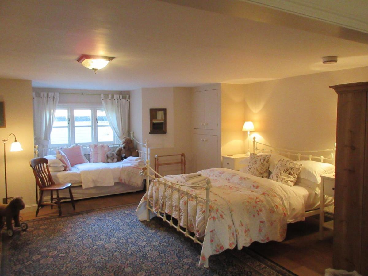 ドーキング The Waltons Bed & Breakfast エクステリア 写真