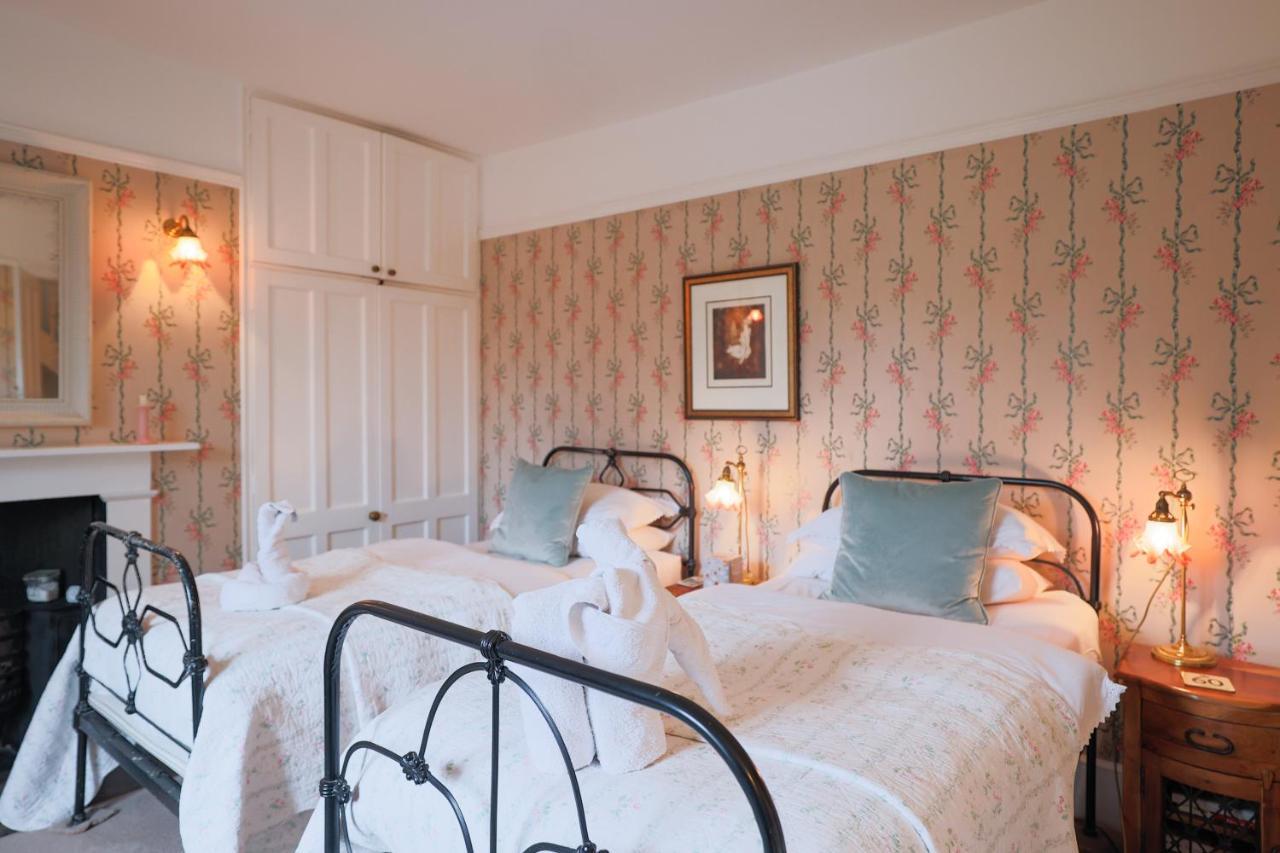 ドーキング The Waltons Bed & Breakfast エクステリア 写真
