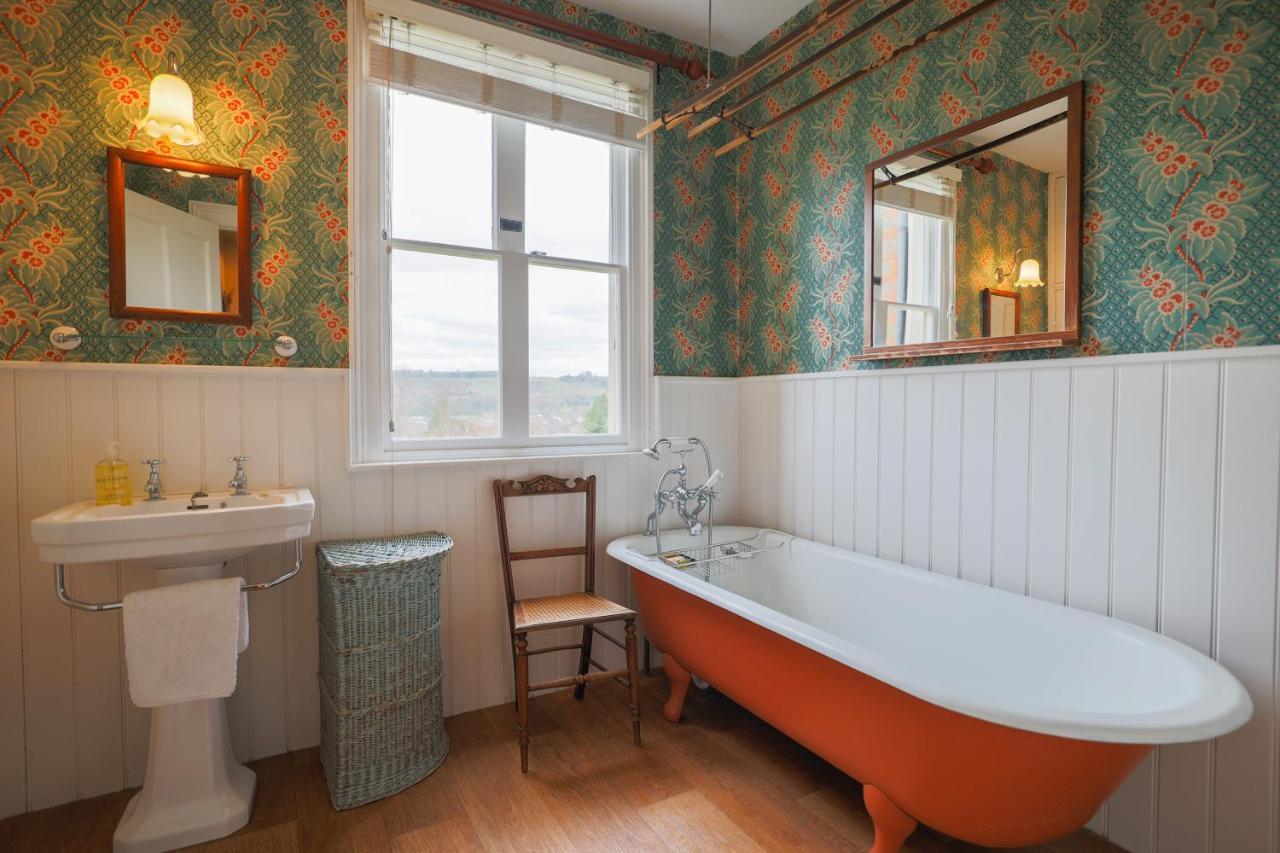 ドーキング The Waltons Bed & Breakfast エクステリア 写真