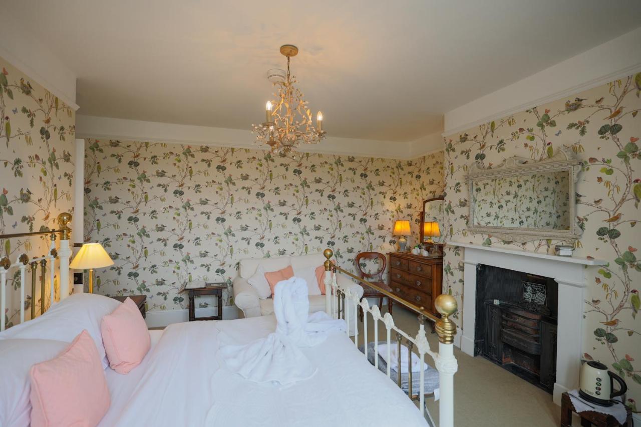ドーキング The Waltons Bed & Breakfast エクステリア 写真