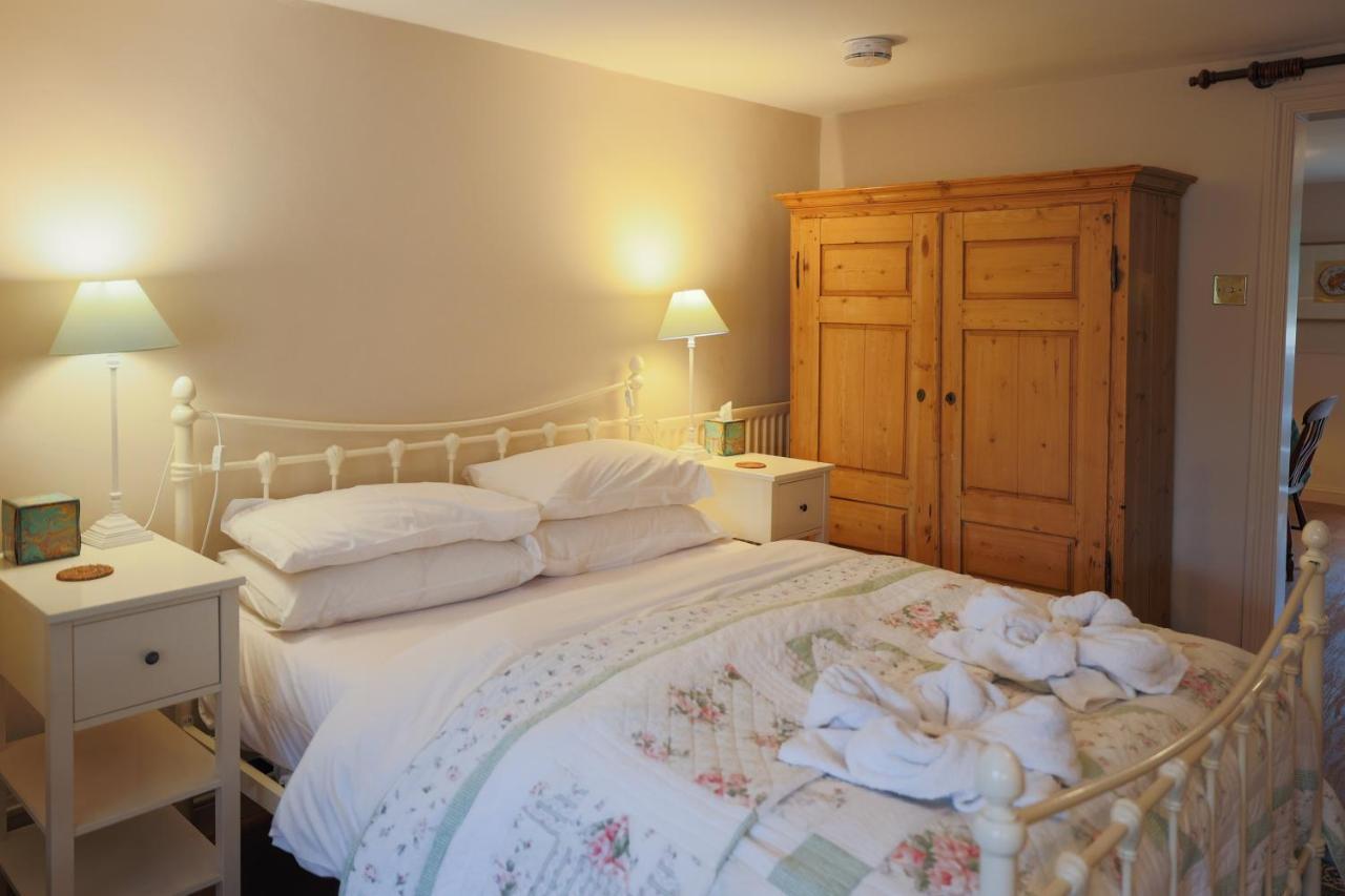 ドーキング The Waltons Bed & Breakfast エクステリア 写真