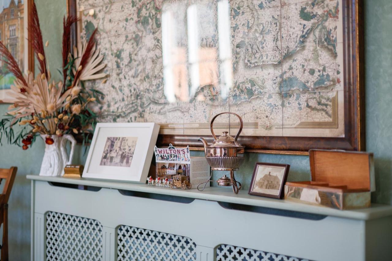 ドーキング The Waltons Bed & Breakfast エクステリア 写真