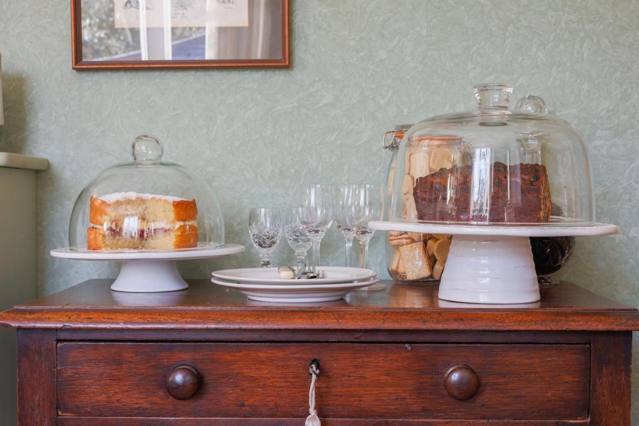 ドーキング The Waltons Bed & Breakfast エクステリア 写真